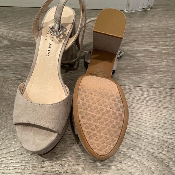 Chinese Laundry Grey heel , size 7.5, great condition!! - Picture 2 of 3